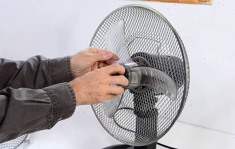 Fixing a seized oscillating fan motor How To Remove Plastic Fan Blade From Motor