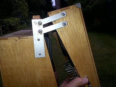 The handle and the router retaining bar are from some packing pieces 