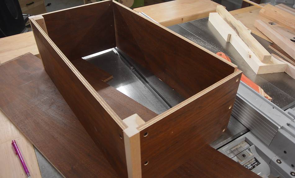 Making a storage box from thin recycled plywood