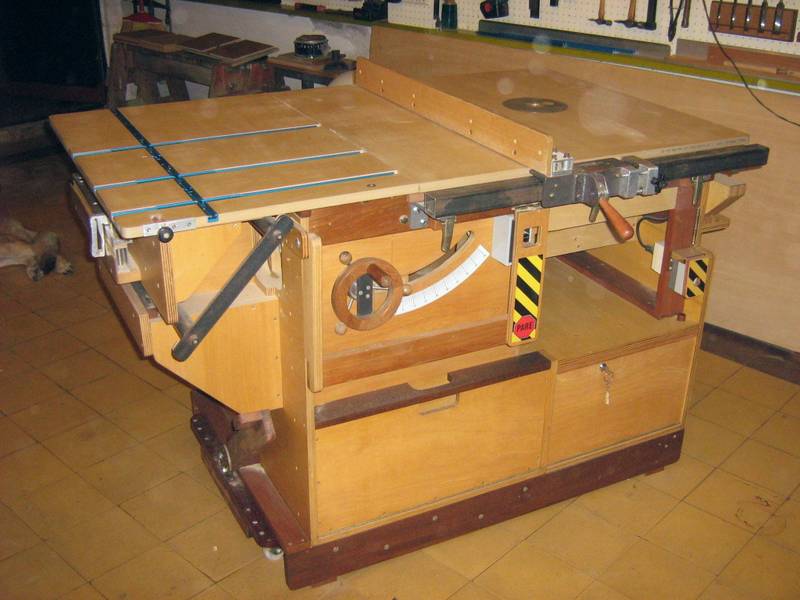 Hector Acevedo s homemade table saw