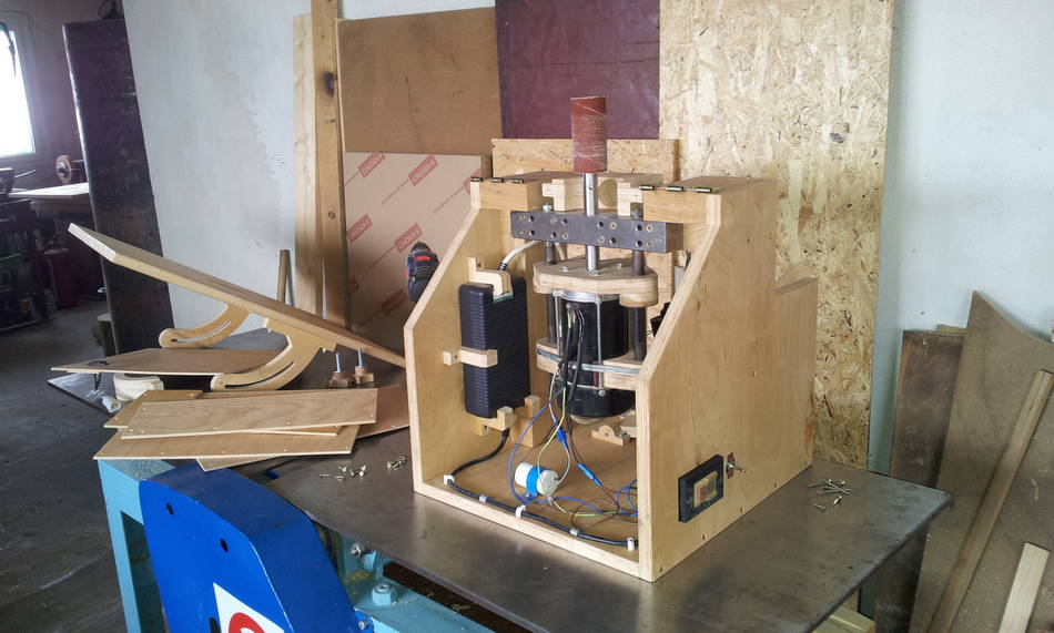 Lucian's oscillating spindle sander